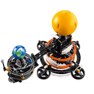 LEGO Technic - Planeta Země a Měsíc na oběžné dráze