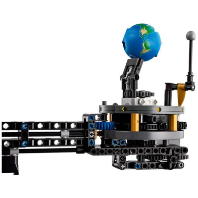 LEGO Technic - Planeta Země a Měsíc na oběžné dráze