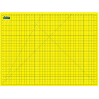 A Modelcraft vágószőnyeg A2-es méretben (600x450mm) 3 rétegű PVC szendvicsből készült, 2mm vastagságú, amely nem repedezik vagy deformálódik. A csúszásmentes felület lehetővé teszi a biztonságos vágást, a párna védi a penge éleit és precíz vágást biztosít. Kézművesek, modellezők és szakemberek számára.