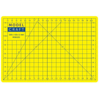 A Modelcraft vágószőnyeg A5 méretben (230x160mm) 3 rétegű PVC szendvicsből készült, 2mm vastagságú, amely nem repedezik vagy deformálódik. A csúszásmentes felület biztonságos vágást tesz lehetővé, a párna védi a penge éleit és precíz vágást biztosít. Kézművesek, modellezők és szakemberek számára.