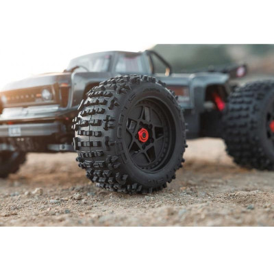 Arrma Outcast 4S V2 BLX 1:10 4WD RTR červená