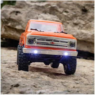 Axial SCX24 Chevrolet C10 1967 1:24 4WD RTR oranžový
