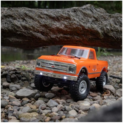 Axial SCX24 Chevrolet C10 1967 1:24 4WD RTR oranžový