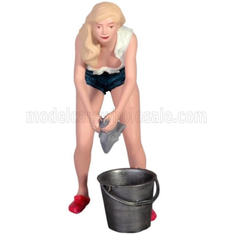 ATLANTIC FIGURES CAR WASHER GIRL - LOLA - VARIOUS 1/24
