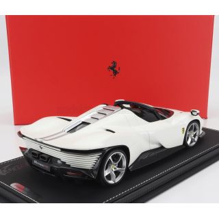 BBR MODELS FERRARI DAYTONA SP3 OPEN ROOF ICONA 2022 - CON VETRINA - WITH SHOWCASE - BIANCO ITALIA - WHITE 1/18
