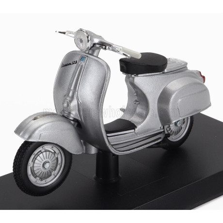 EDICOLA PIAGGIO VESPA 125 NUOVA 1965 - SILVER 1/18