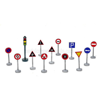 OFFICINA 942 ACCESSORIES SEGNALI STRADALI + SEMAFORO - TRAFFIC SIGNS AND TRAFFIC-LIGHTS 1/76