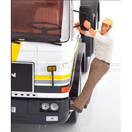 ROAD KINGS FIGURES MAN TRUCKER FRANZ HANGING AT HE TRUCK - WHITE BEIGE 1/18