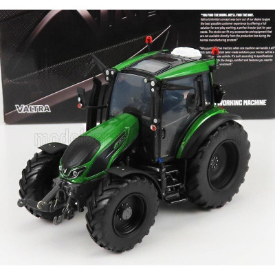 UNIVERSAL HOBBIES VALTRA G135 TRACTOR 2017 - GREEN MET BLACK 1/32