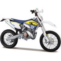 1:12 méretarányú modell motocross motorkerékpár Maisto 16921 Husqvarna FE 501 nem csak gyűjtőknek. Részletes kivitelezés, nagyon kedvező ár, hossza kb. 16 cm.