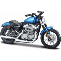1:18 méretarányú közúti motorkerékpár Maisto 18861 Harley-Davidson XL 1200N Nightster 2012 modellje műanyag alapon nem csak gyűjtőknek. Részletes kivitelezés, nagyon kedvező ár, hossza kb. 13 cm.