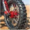 Tuning alkatrész a Losi Promoto-MX RC modellekhez: Pro-Line első felni Pro-Spec alumínium, fekete eloxált és 6061-es alumíniumból készült. Hű a motocross ihlette megjelenéshez. Cserélhető Pro-Spec alumínium alkatrész.