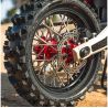 Tuning alkatrész a Losi Promoto-MX RC modellekhez: Pro-Line hátsó felni Pro-Spec alumínium, fekete eloxált és 6061-es alumíniumból készült. Hű a motocross ihlette megjelenéshez. Cserélhető Pro-Spec alumínium alkatrész.