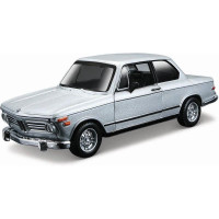 Fém modell autó 1:32 Bburago 18-43057 BMW 2002tii 1972 1:32 méretarányban nem csak gyűjtőknek. A modell kb. 13 cm nagy, ezüst színű.  A modell részletes kivitelben, kedvező áron.