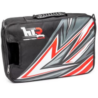 A táska méretei 42 x 28 x 10 cm.