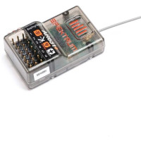Spektrum AR631+ hatcsatornás vevő AS3X/SAFE funkciókkal és telemetriával, DSM2 és DSMX moduláció támogatással. Integrált 3 tengelyes MEMS giroszkóp exkluzív repüléskorrekciós szoftverrel. Programozás közvetlenül a Spektrum adóról a Forward programozással. Programozó gomb.