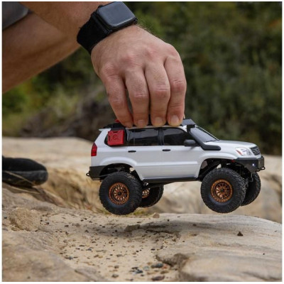 Axial SCX24 Lexus GX 470 1:24 4WD RTR stříbrný