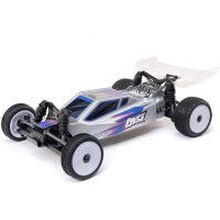 Losi Micro-B újra itt van! A Losi Micro-B 1:24 RTR mikro autó RC modellt bárhová magaddal viheted, kompakt, és akár a nappaliban is versenyezhetsz vele. Akár 20 percig is működik, akár 20 km/h sebességgel! Spektrum SLT2 adó 50%-os vagy 75%-os sebességkorlátozással. Minden a csomag tartalmával történő működéshez.