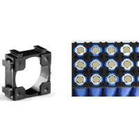 A tartó lehetővé teszi egy kompakt akkumulátor összeállítását 18650 cellákból, a tartó oldalán található záraknak köszönhetően pedig rugalmasan alakíthat ki különböző elrendezéseket.