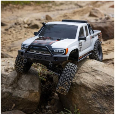 Axial SCX10 III Base Camp 4WD 1:10 RTR bílý