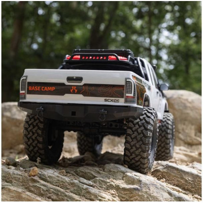 Axial SCX10 III Base Camp 4WD 1:10 RTR bílý