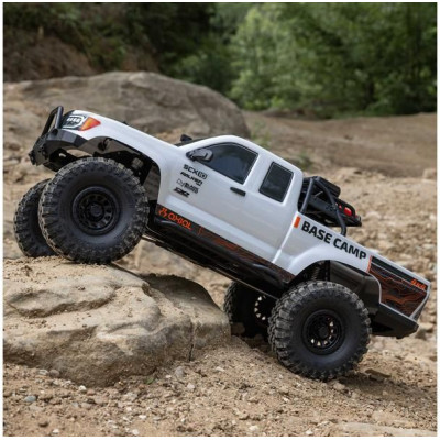 Axial SCX10 III Base Camp 4WD 1:10 RTR bílý