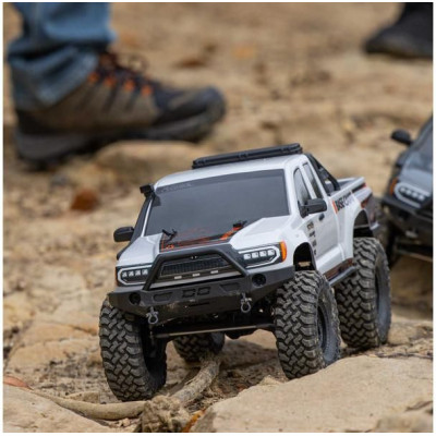 Axial SCX10 III Base Camp 4WD 1:10 RTR bílý