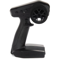 Egyszerű és megfizethető 3 csatornás Spektrum SLT3 2,4 GHz-es adó, kompatibilis az SLT protokollal és az FHSS modulációval. Gázhatár 50/75/100%, kormány trimmek, szervo irányváltás, kormány szervo útvonala. LED jelzi az adó akkumulátorának állapotát. DSC stabilizáció vezérlésének lehetősége.