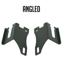 A tartó a teherautó alaplapjára van felszerelve. Egyszerűen pattintsa a lámpát a foglalatba. Az Angled változat csak a Boosted V1, V2, Plus és Stealth longboardok hátsó hajtókarjaival kompatibilis. Kompatibilis az SL-200, SL-200R, SL-300, SL-R1 és SL-1000 lámpákkal.