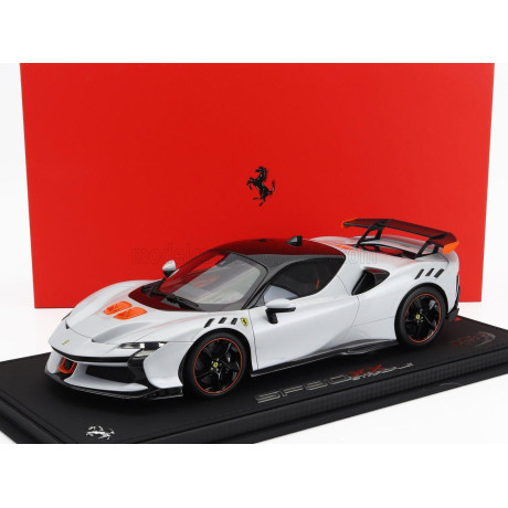 BBR MODELS FERRARI SF90 XX STRADALE 2024 - CON VETRINA - WITH SHOWCASE - BIANCO ARTICO - WHITE ORANGE BLACK 1/18