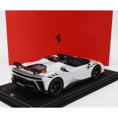 BBR MODELS FERRARI SF90 XX STRADALE SPIDER 2024 - CON VETRINA - WITH SHOWCASE - BIANCO ARTICO - WHITE MET ORANGE 1/18
