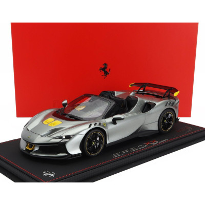 BBR MODELS FERRARI SF90 XX STRADALE SPIDER 2024 - CON VETRINA - WITH SHOWCASE - GRIGIO COMPETIZIONE - GREY YELLOW 1/18