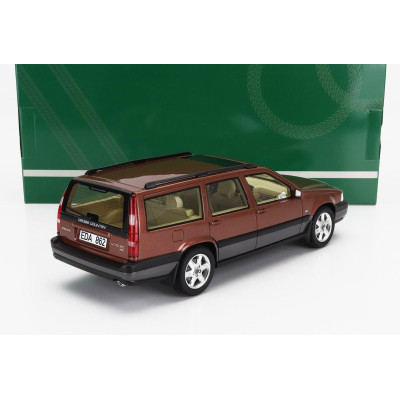 CULT SCALE MODELS VOLVO V70 XC CROSS COUNTRY SW STATION WAGON 1996 - BROWN 1/18