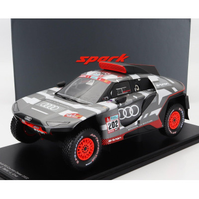 SPARK MODEL AUDI Q E-TRON RS TEAM AUDI SPORT N 202 RALLY DAKAR 2022 C.SAINZ - L.CRUZ - GREY SILVER BLACK 1/18