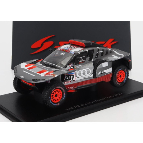 SPARK MODEL AUDI Q E-TRON RS TEAM AUDI SPORT N 207 RALLY DAKAR 2023 CARLOS SAINZ - LUCAS CRUZ - GREY SILVER BLACK 1/43