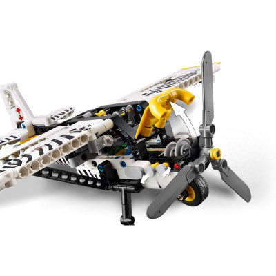 LEGO Technic - Letadlo do vzdálených oblastí