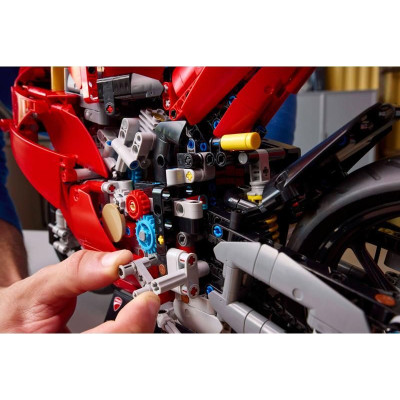 LEGO Technic - Motorka Ducati Panigale V4 S