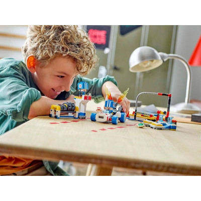 LEGO Super Mario - Mario Kart™ – Toad a jeho garáž