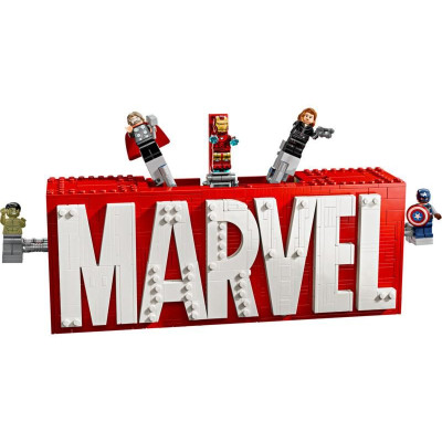 LEGO Marvel - Logo MARVEL a minifigurky