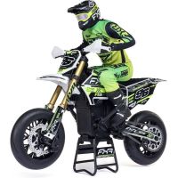 A Losi Promoto-SM supermoto motorkerékpár RC modellje 1:4 méretarányban, amely úgy néz ki és úgy is működik, mint az igazi. A váltakozó áramú hajtás akár 65 km/h sebességet, továbbfejlesztett első fékfunkciót és rendkívül valósághű képfeldolgozást biztosít. A csomag mindent tartalmaz, amire szükséged van, beleértve az akkumulátort és a töltőt is.