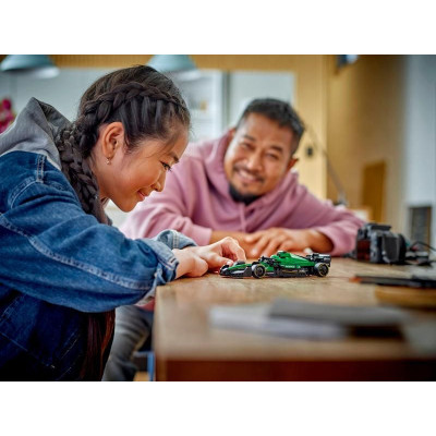 LEGO Speed Champions - Závodní auto Aston Martin Aramco  F1® AMR24