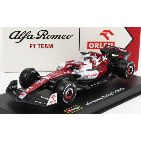 BURAGO ALFA ROMEO F1  C42 TEAM ORLEN RACING N 24 BAHRAIN GP 2022 GUANYU ZHOU - WITH HELMET AND PLASTIC SHOWCASE - EXCLUSIVE CARM