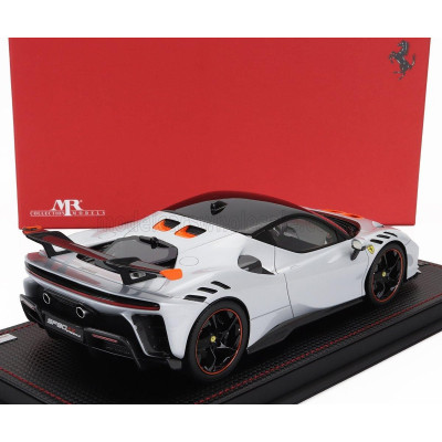 MR MODELS FERRARI SF90 XX STRADALE 2024 - CON VETRINA - WITH SHOWCASE - BIANCO ARTICO - WHITE MET ORANGE BLACK 1/18