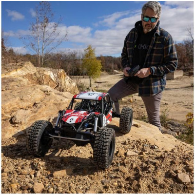 Axial Gilamon AXP8 2.2 1:8 4WD RTR červená