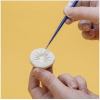 8 darabos kétoldalas modellezőeszköz-készlet különféle modellezési és szobrászati technikákhoz, például vágáshoz, formázáshoz és részletek létrehozásához. Különböző anyagok, például agyag, gyurma, modellező gitt és mások modellezésére alkalmas. A szerszámok tartós műanyagból készültek, könnyen karbantarthatók és tisztíthatók. Ideálisak mind kezdő, mind haladó játékosok számára.