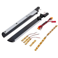 Tuning alkatrész a Blade Revolution 235 CP helikopter RC modelljéhez: komplett éjszakai LED világítás szett. 2 db 1S LiPo akkumulátor hozzáadása szükséges a LED-ek különálló lapokban történő táplálásához. A modellben található akkumulátor különálló LED-szalagokat működtet.