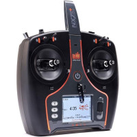 A Spektrum NX7e+ DSMX Black Edition 14 csatornás adókészülék kezdő és haladó pilóták számára készült. Modern DSMX® technológiát, exkluzív Spektrum AirWare™ szoftvert és számos egyéb funkciót kínál. Színes kijelzővel, Li-ion akkumulátorral, Smart kompatibilitással, USB és Micro SD porttal rendelkezik. Új beállítási funkciók.