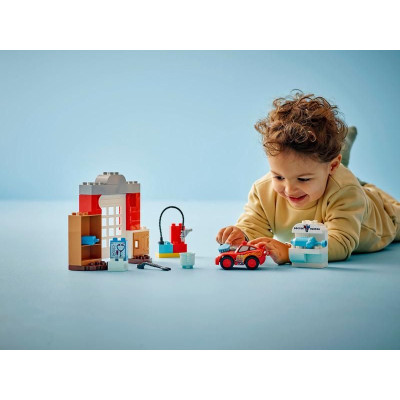 LEGO DUPLO - McQueen a návštěva v garáži doktora Hudsona