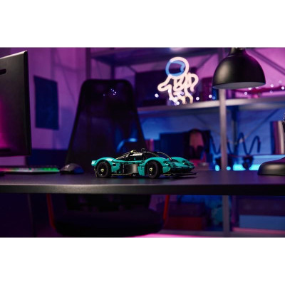 LEGO Technic - Aston Martin Valkyrie