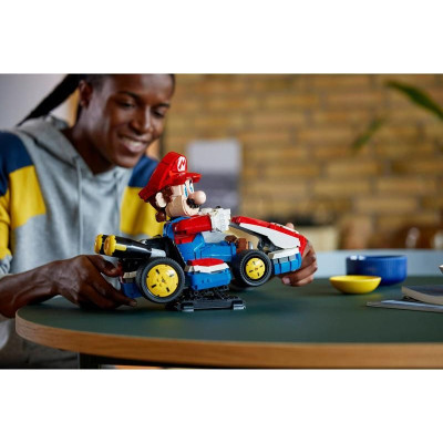 LEGO Super Mario - Mario Kart™: Mario a Standard Kart